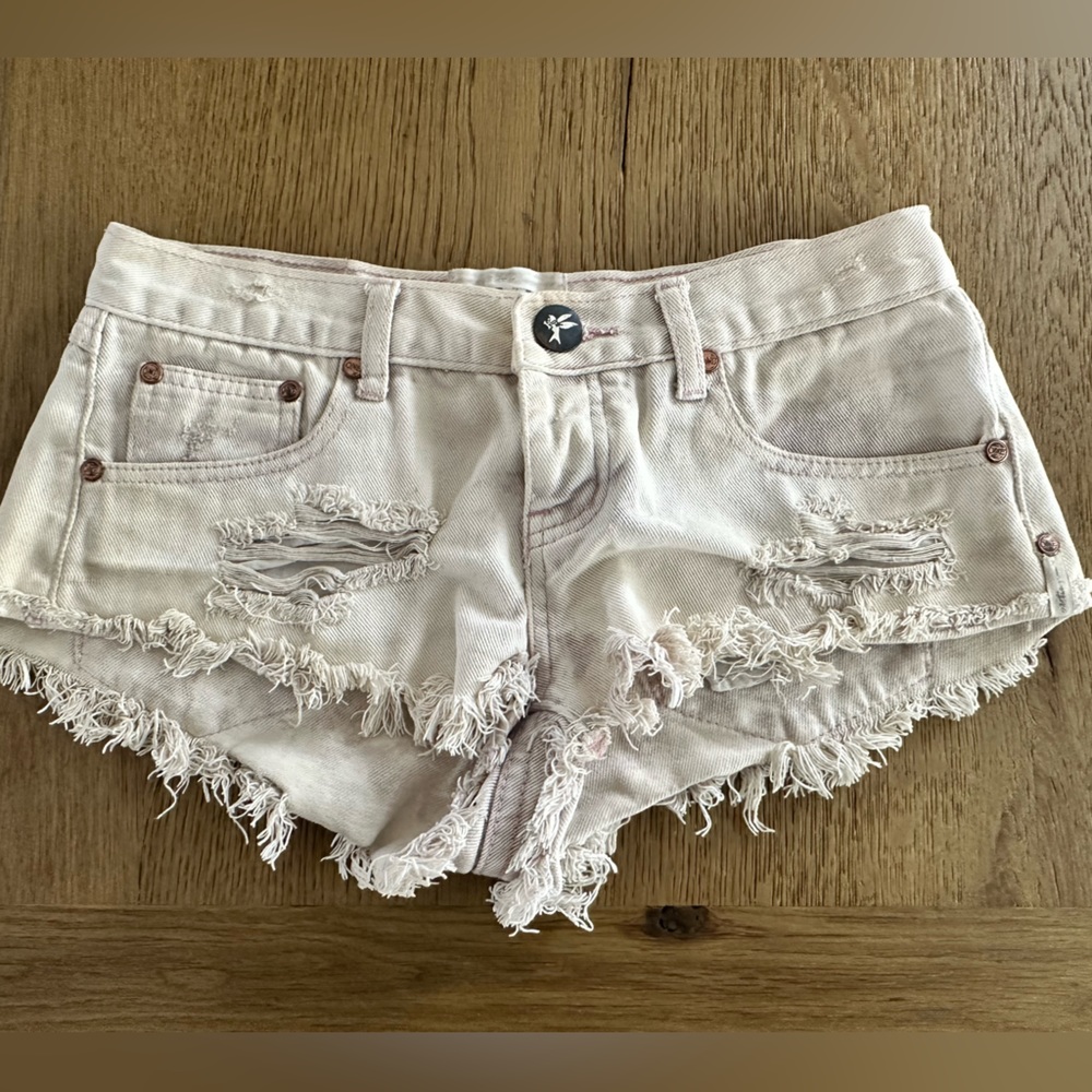 ✨So cute✨ ONE TEASPOON denim jeans